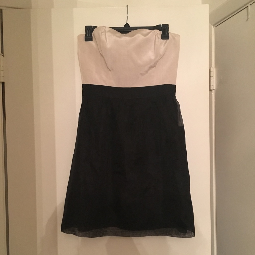 WHITE HOUSE BLACK MARKET Black and White Dress